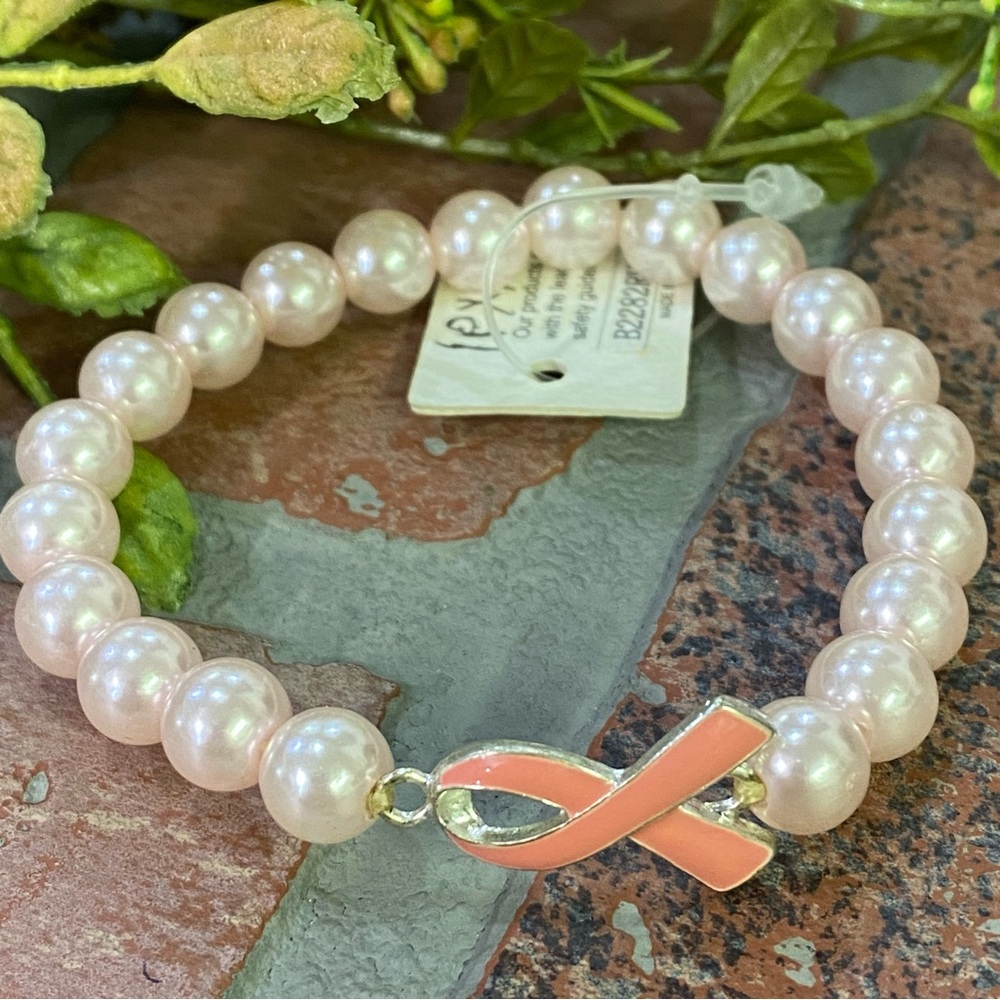 NWT Fashion pink breast cancer awareness dainty Beaded stretch bracelet
